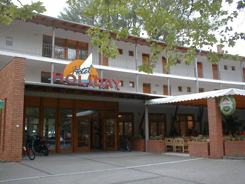 Hotel Holiday Siofok Luaran gambar