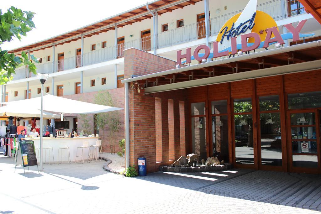 Hotel Holiday Siofok Luaran gambar