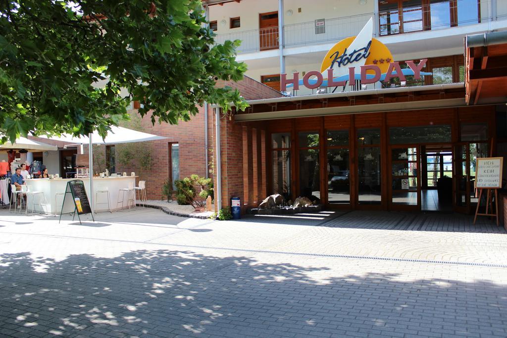 Hotel Holiday Siofok Luaran gambar
